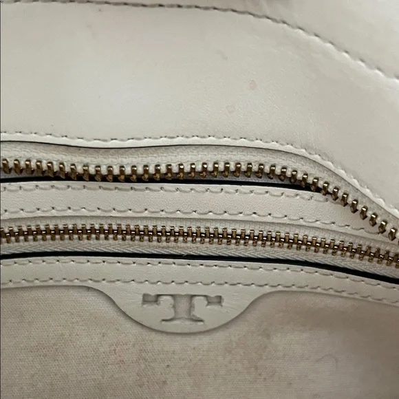 Tory Burch Cream Crossbody Bag with Gold Accent - Picture 7 of 12